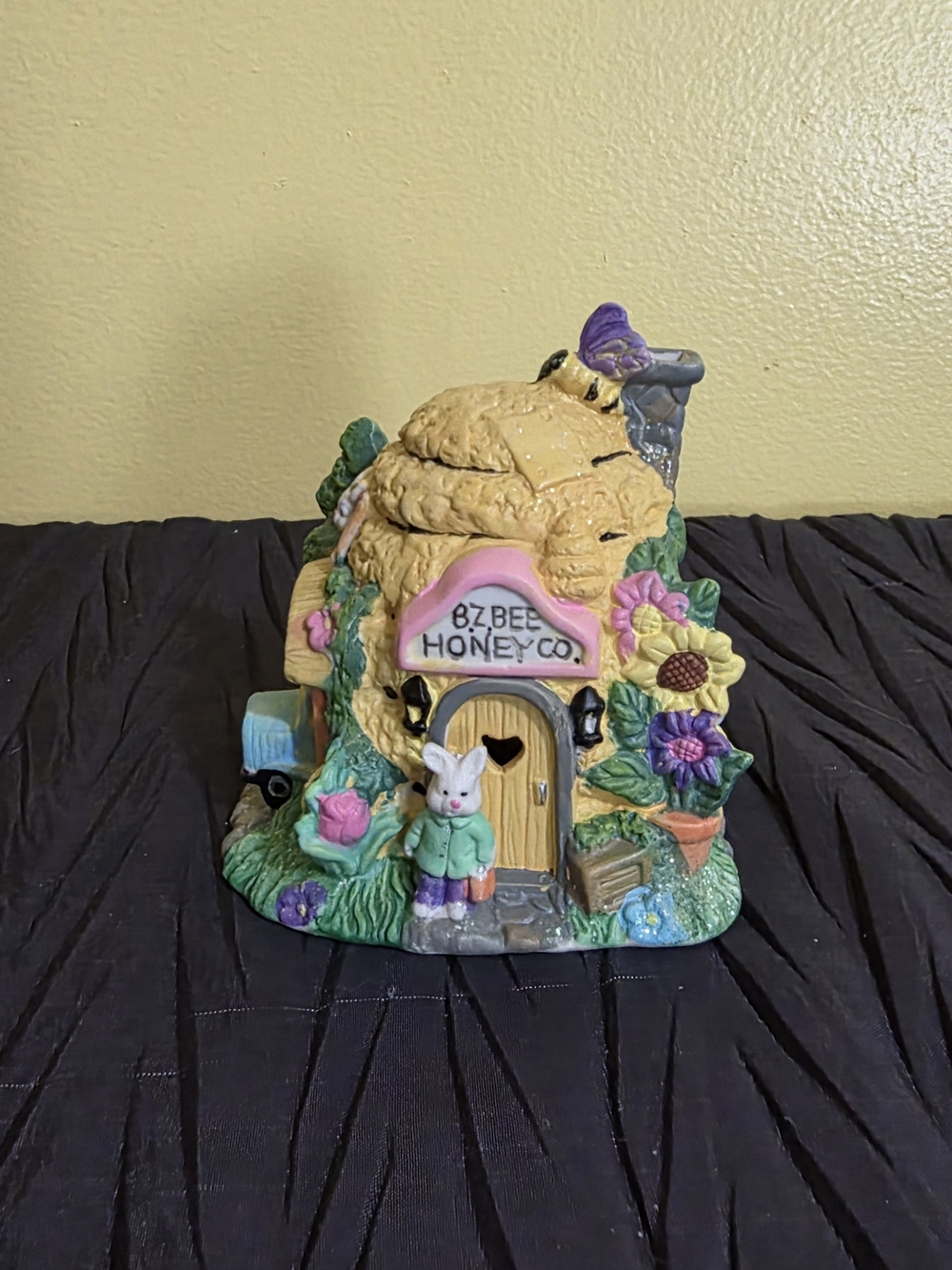 Hoppy Hollow 2003 Easter BZ Bee Honey Co. Bunny Figurine